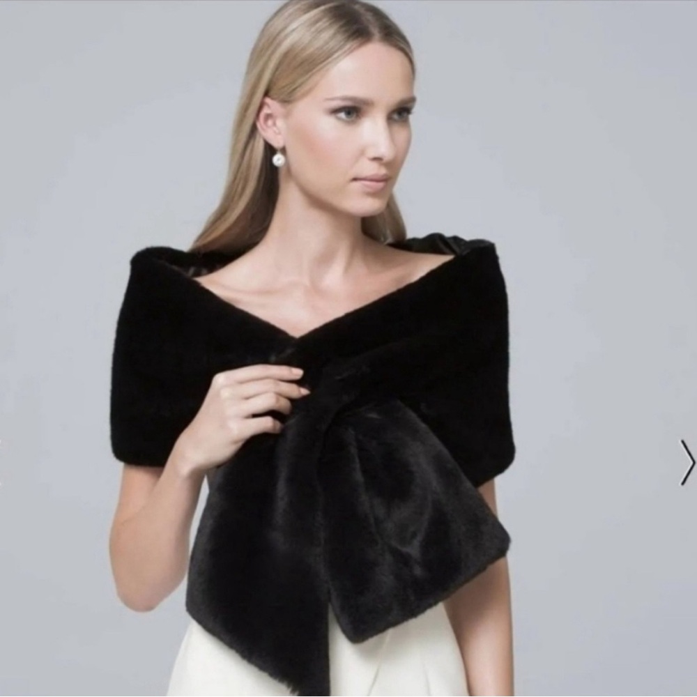 White House Black Market Fur Puffer Stole Wrap in Signature Leopard Black